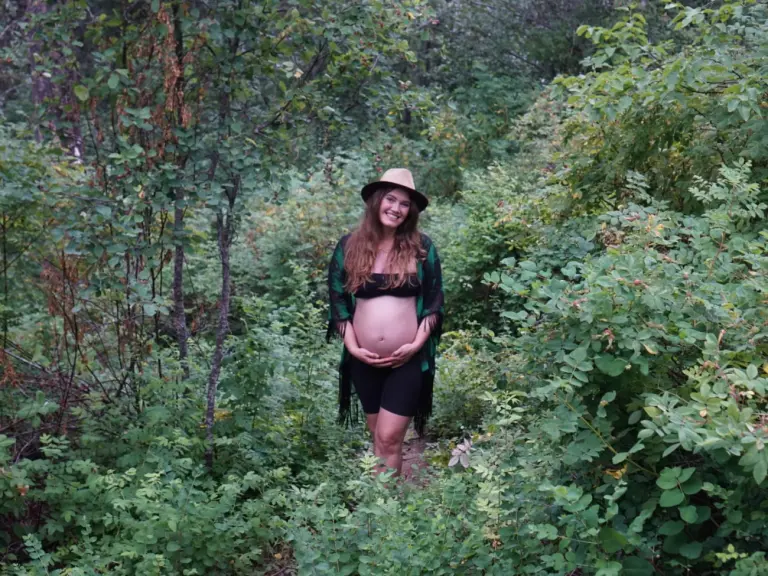 Irene Pauline spending time outdoors during pregnancy while embracing a holistic and nature-centered lifestyle